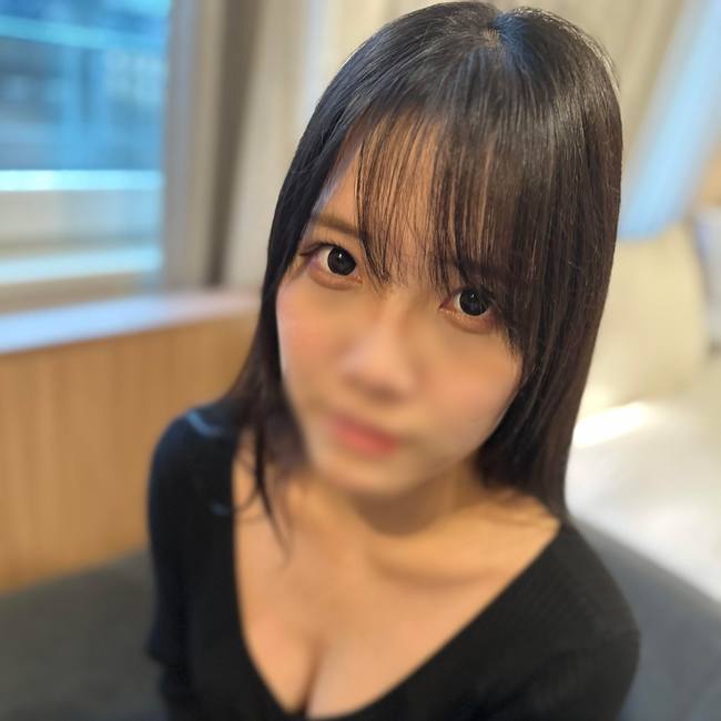中年おじさんチンポで金を稼ぐ青学に通うお嬢様のかなみちゃん(20)。自らハメ撮り希望で荒稼ぎ！臭いザーメンはもう慣れました。